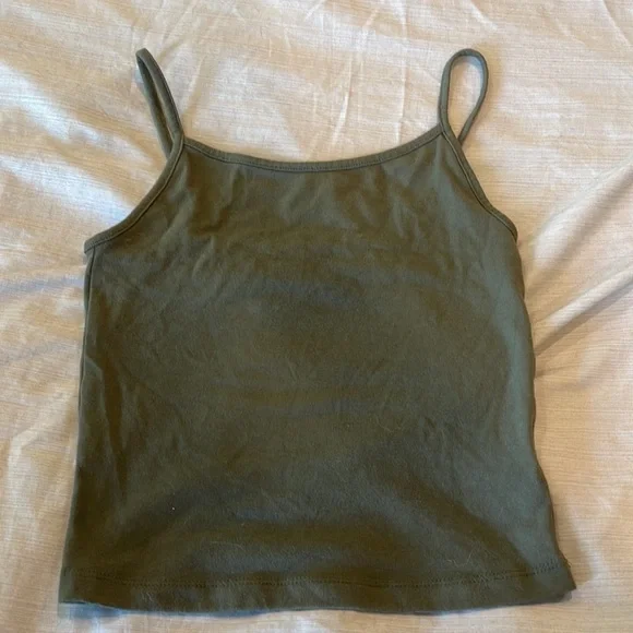 Two crop tank tops and one crop T-shirt - Picture 5 of 8
